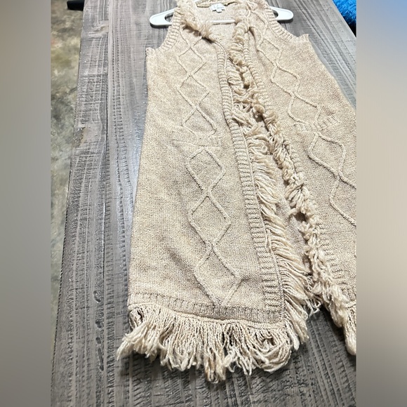 Chic Cream Fringe Women's Sweater Vest - Picture 2 of 8